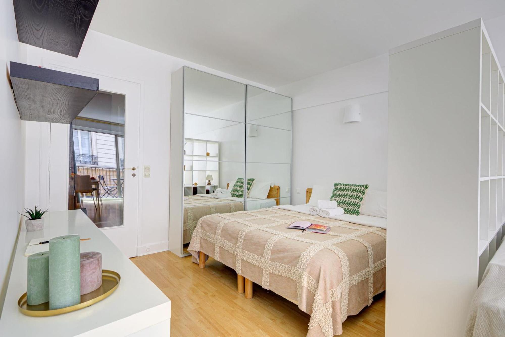 St Germain & Le Bon Marche With Balcony - Cityapartmentstay باريس المظهر الخارجي الصورة